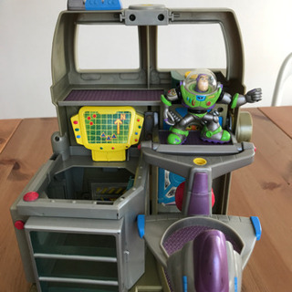 トイストーリー　バズと基地の画像