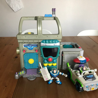 トイストーリー　バズと基地の画像