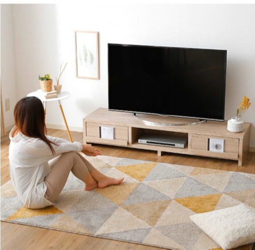 シンプルでおしゃれなTVボード(収納付き)