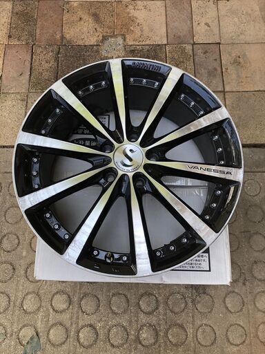 SAVATINI　VANESSA18インチAWホイル　2本