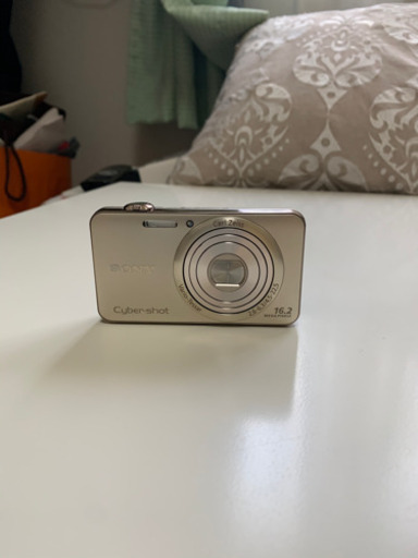 Sony Cyber-shot(ケースつき)