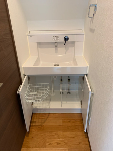 LIXIL製　洗面台2枚扉