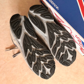 new balance メンズスニーカーの画像