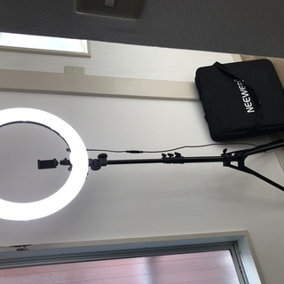 Neewer カメラ写真ビデオ用照明セット　18インチ/48cm外部55W 5500K調光LEDリングライトの画像