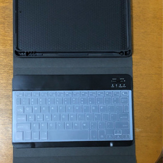 iPadケース（キーボード&USBケーブル付き）の画像