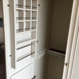 白い洋服だんす　ワードローブ　の画像