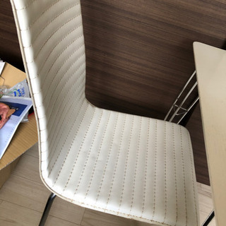 【募集終了。ありがとうございました】白いダイニングテーブル&チェア２脚の画像