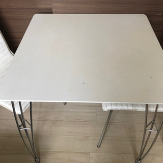 【募集終了。ありがとうございました】白いダイニングテーブル&チェア２脚の画像