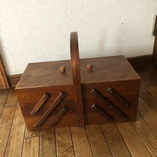 裁縫箱　差し上げます。