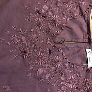 カットワークブラウスの画像