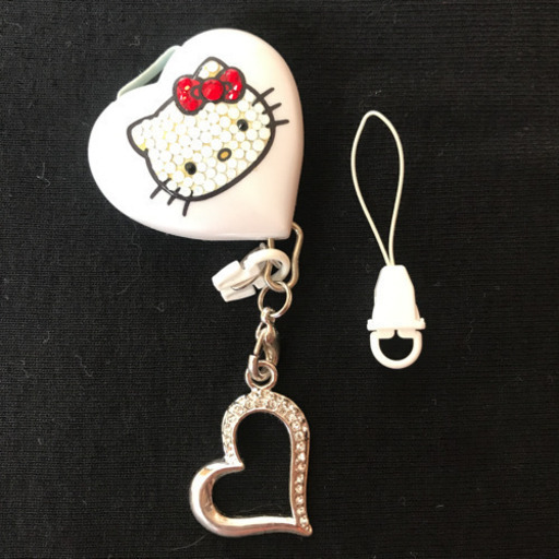 新品未使用✩.*˚ハローキティスワロフスキーキラキラハートネックストラップ