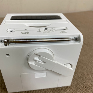エイブイ: エコキューブラジオ3　◆YE-4300　AM／FM 手回し充電　ライト付きの画像