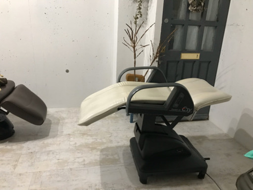 美容　シャンプー　椅子