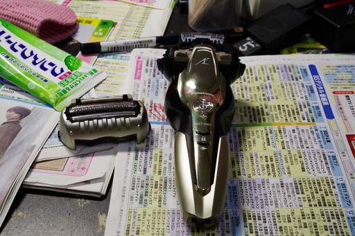 中古美品　Panasonic ES-CST8Q-N（ゴールド調） メンズシェーバー 2019年製