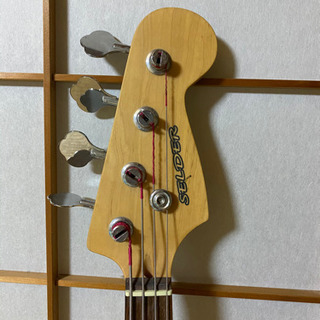 ベース+教則本の画像