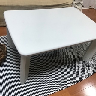 ローテーブル、こたつ布団とカーペットもセットです。