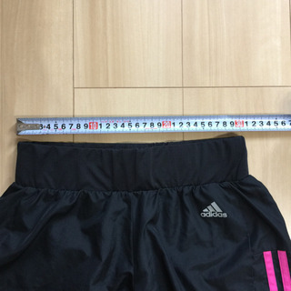 adidas ショートパンツの画像