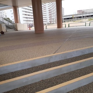 透水性樹脂舗装工事をしていますの画像