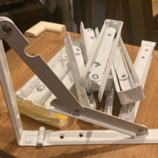 折りたたみ式棚受け金具の画像