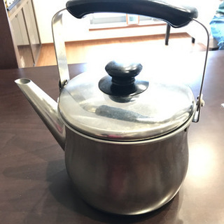 ステンレスのやかんです