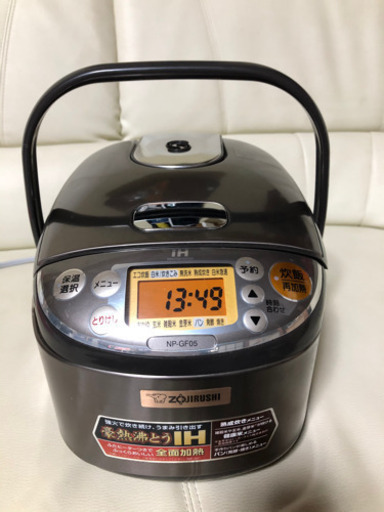 炊飯器　3合炊き　ZOUJIRUSHI NP-GF05
