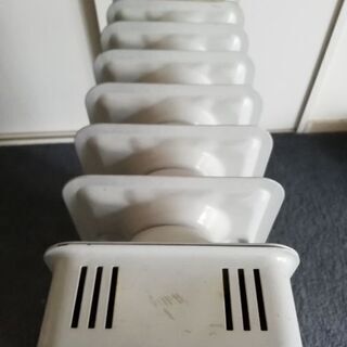 オイルラジエターヒーター　問題なく動きますが古い?　年代不明。　の画像