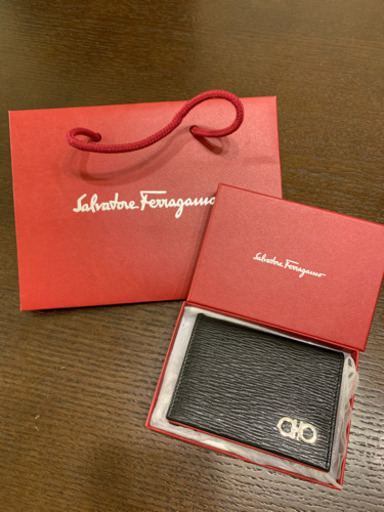 フェラガモ　名刺入れ