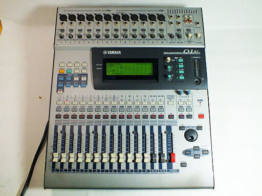 【苫小牧バナナ】動作品 YAMAHA/ヤマハ 01V デジタルミキサー 小中規模PA/音楽制作/高性能デジタルミキサー パワーアンプ非搭載 24Ch入力♪