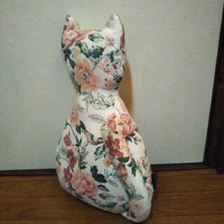 猫 クッション 花柄の画像
