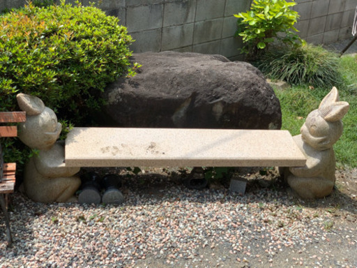ウサギのベンチ