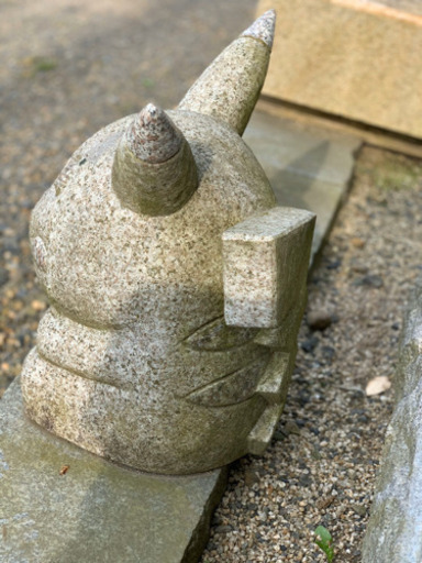 ピカチュウの石像