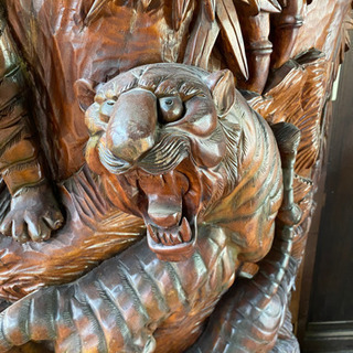 虎の彫刻 デカい！ 一枚木