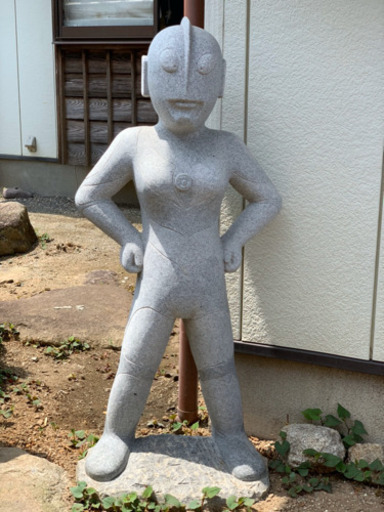 ウルトラマンの石像