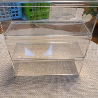収納用のカゴなど