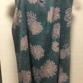 20〜30着からお選び下さい。スカートやワンピースを中心とした古着の画像