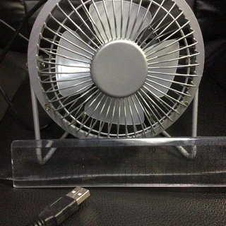 【受け渡しいたしました】卓上扇風機です。