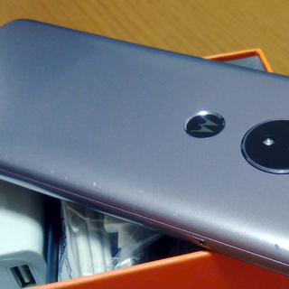 【取引終了】SIMフリースマートフォン motorola moto e5 フラッシュグレーの画像