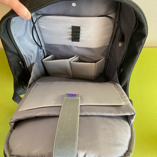 【ほぼ新品】盗難防止　防水　リュックサック　バックパック　裏側にUSBポート搭載の画像