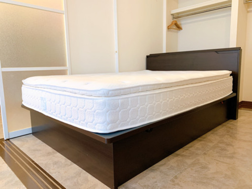 お得‼️残り1台、2019年4月購入. 跳ね上げ式 ベッド 収納　ニトリ　ダブル