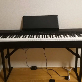 美品スタンド付き電子ピアノ　Casio Piano Privia...
