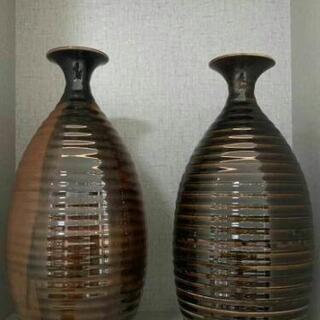酱釉旋纹瓶