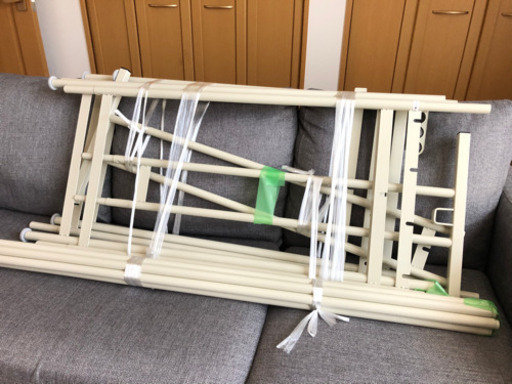 突っ張り式クローゼットハンガー