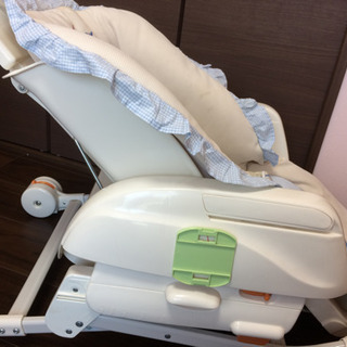 赤ちゃんのベッドにもイスにもなりますの画像