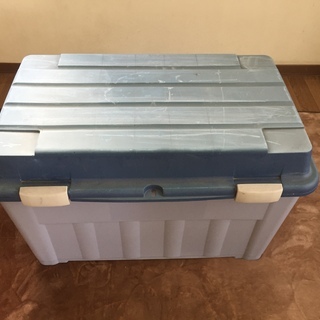 【収納用】プラスチックケース 120L(外寸:横80cm×縦50cm×高50cm) ※屋外保管の中古品の画像