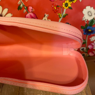 ブタのファスナーポーチの画像