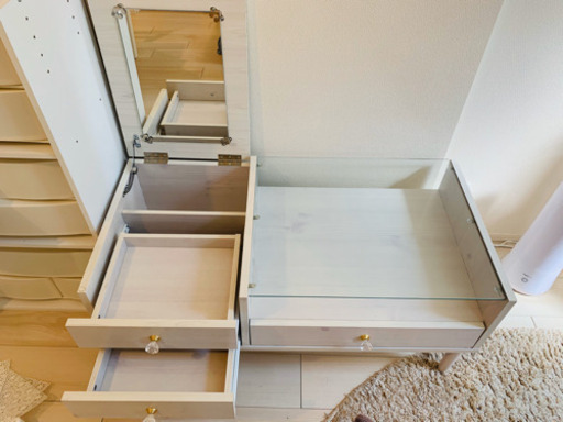 ドレッサーテーブル