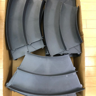 ミニ四駆　コース、車2台の画像