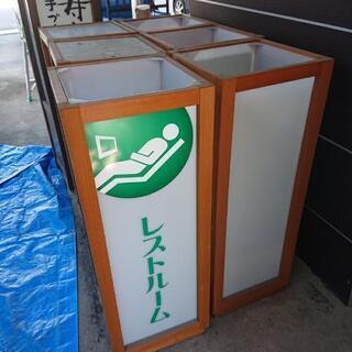 お店で使うような看板の画像