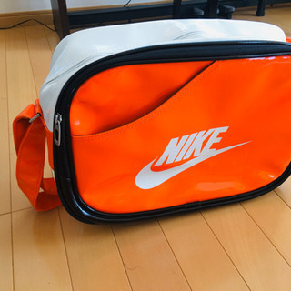 ナイキエナメルバック