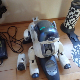 SONY aibo ERS-7 （箱付き・右足破損）の画像